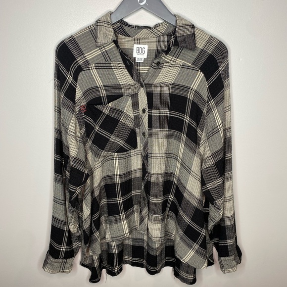 Urban Outfitters Plaid Button Down. - Picture 4 of 8